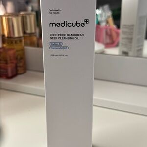 Medicube Zero Pore Blackhead Deep Cleansing Oil - White